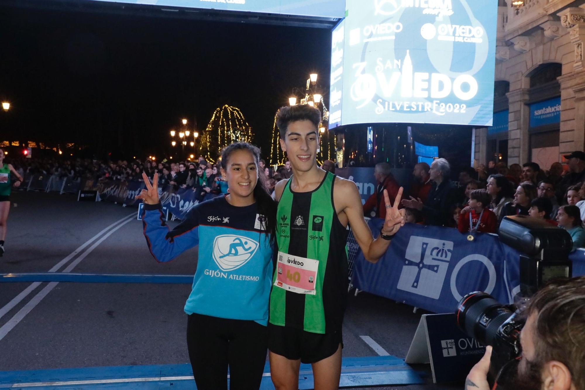 En imágenes: Jaime Bueno (Univerisad de Oviedo) y Mariam Benkert triunfan en la San Silvestre de Oviedo