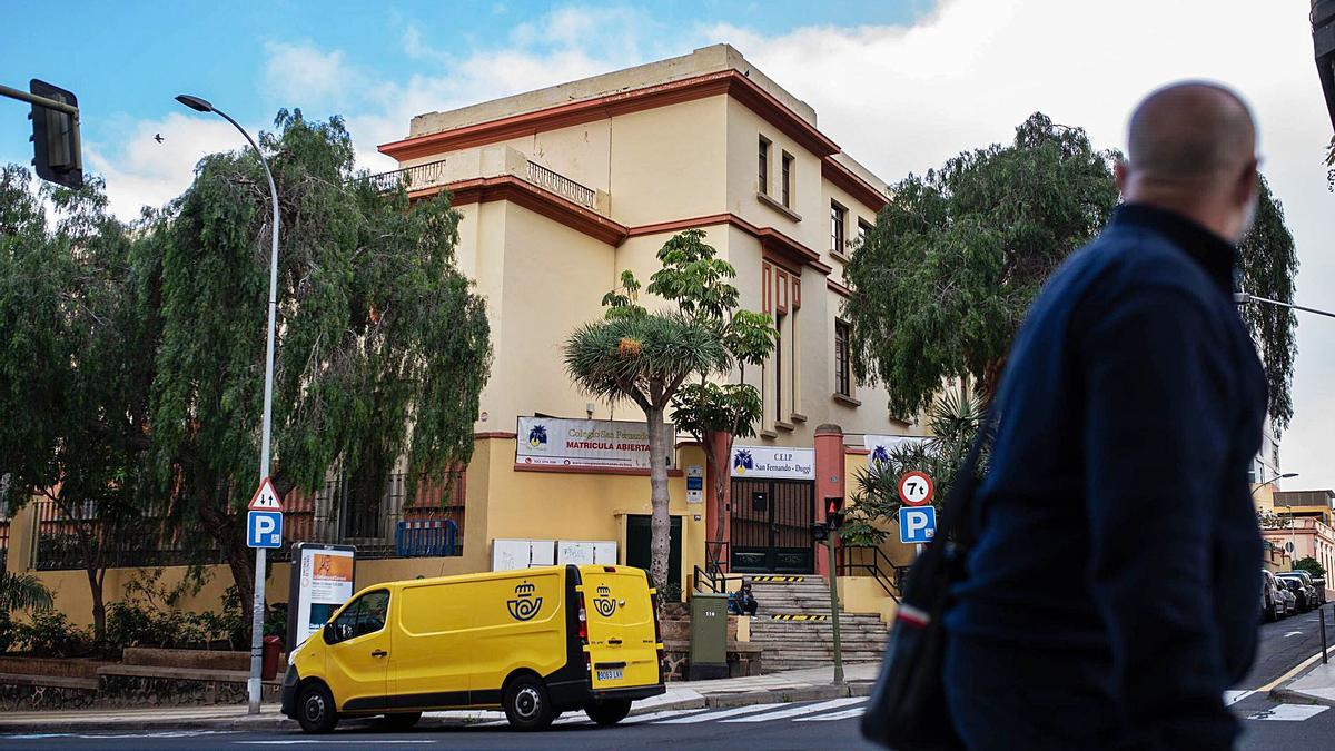 El techo dañado obliga a trasladar a alumnos del colegio San Fernando