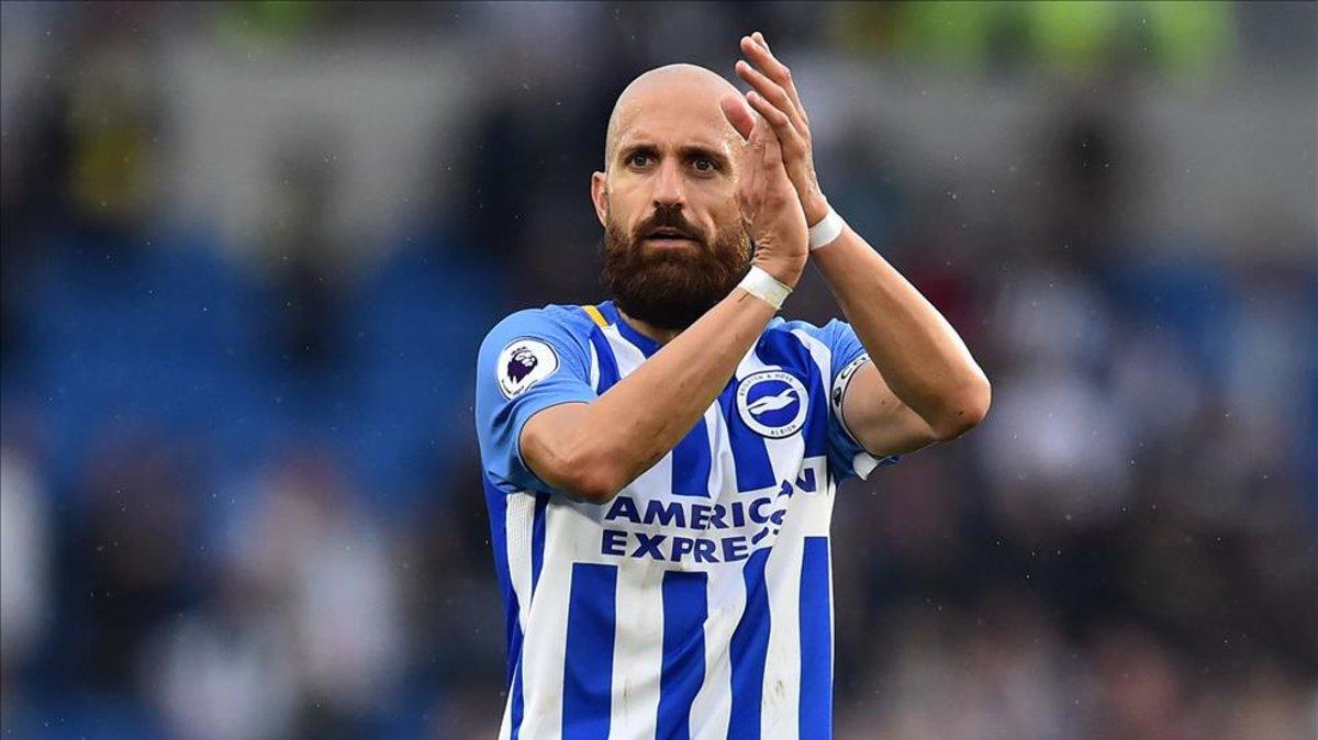 Saltor aplaude a la afición en el estadio del Brighton