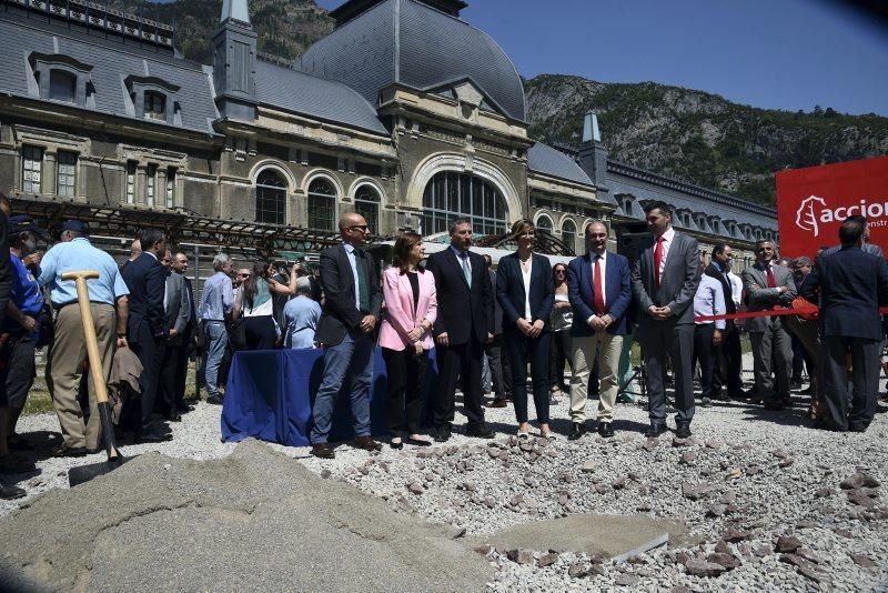 Reapertura de la línea ferroviaria internacional de Canfranc