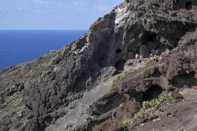 LAS PALMAS DE GRAN CANARIA 16-01-2019 LAS PALMAS DE GRAN CANARIA. Reportaje sobre el abandono de la cueva de Los Canarios. Reportaje sobre el abandono de la cueva de Los Canarios.  FOTOS: JUAN CASTRO