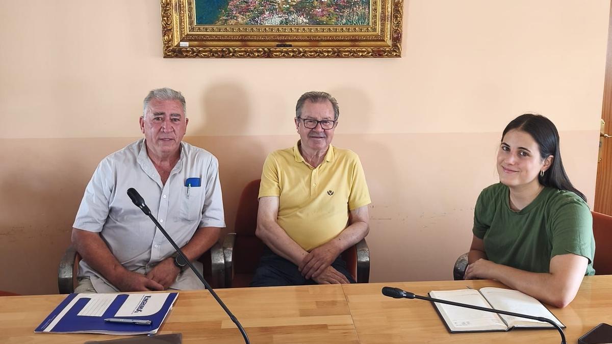 Directivos de Emgrobes con la concejala de Turismo de O Grove.