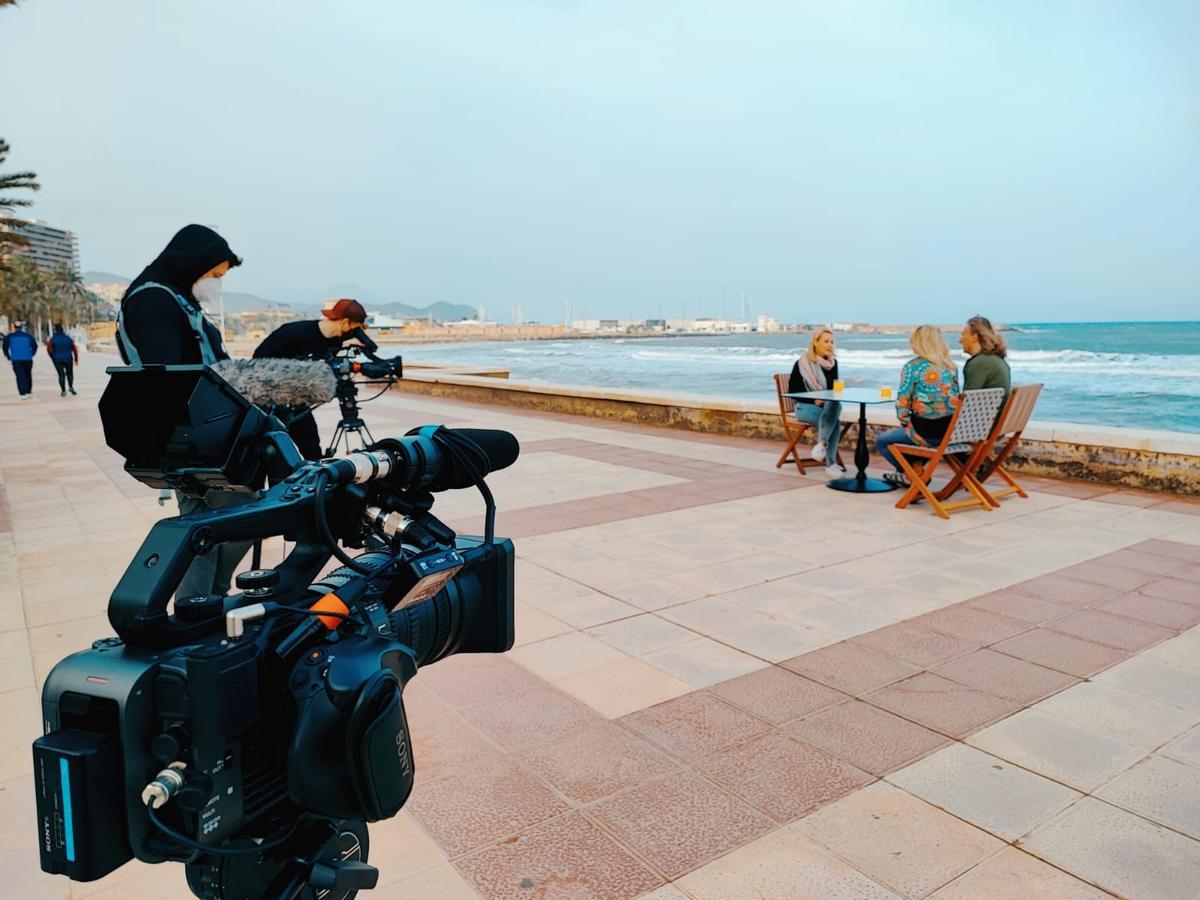 Un rodaje en el paseo marítimo de El Campello