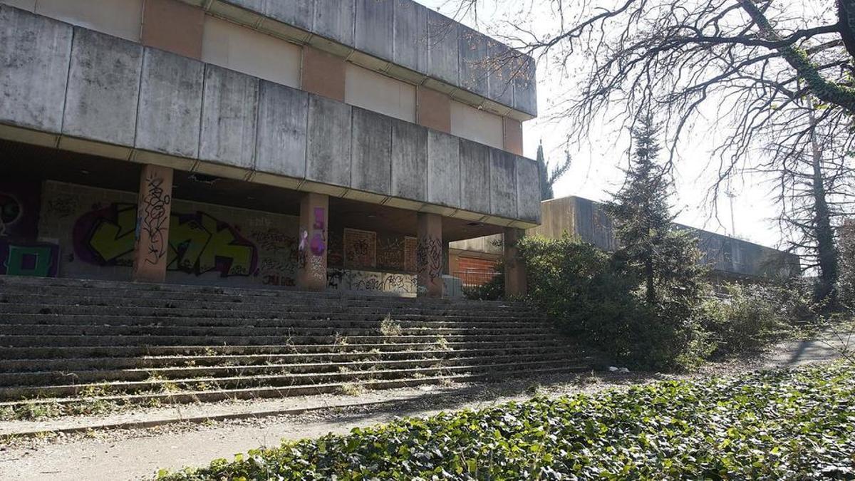 La façana de l’edifici ubicat al barri de Palau-sacosta, a Girona.