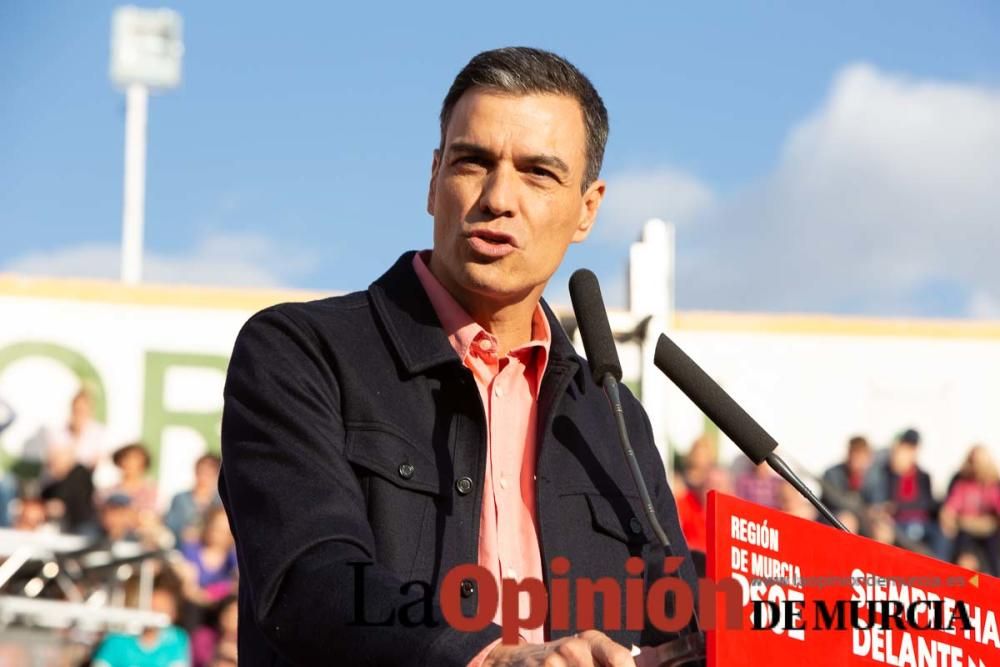 Pedro Sánchez en un acto de campaña del PSOE en Calasparra