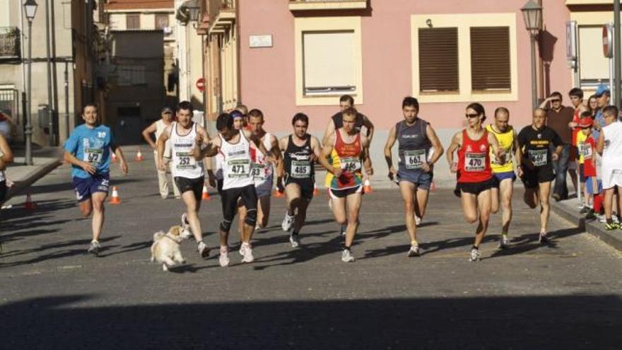 Salida de la prueba absoluta masculina en la plaza de La Horta.