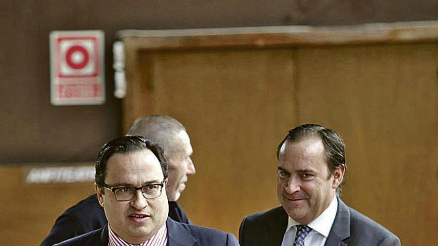 Javier Fernández y Ramón de Santiago, en la última junta.