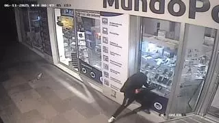 Detenido un hombre que enseñó los genitales a la Policía en Langreo