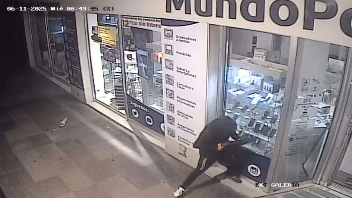 VÍDEO: Asalto a la tienda Mundo PC en La Felguera, Langreo