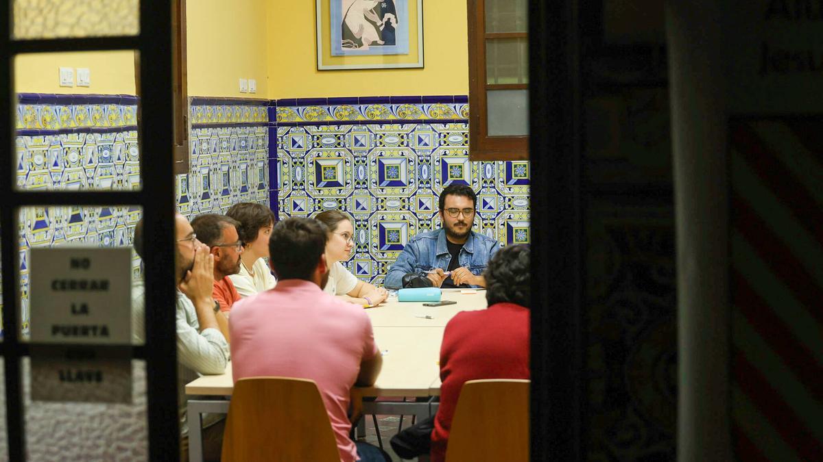 Domingo por la noche en el centro de los Jesuitas