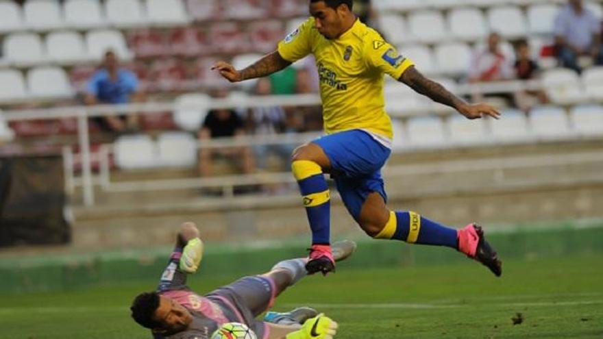 Sergio Araujo ante el Rayo en pretemporada.