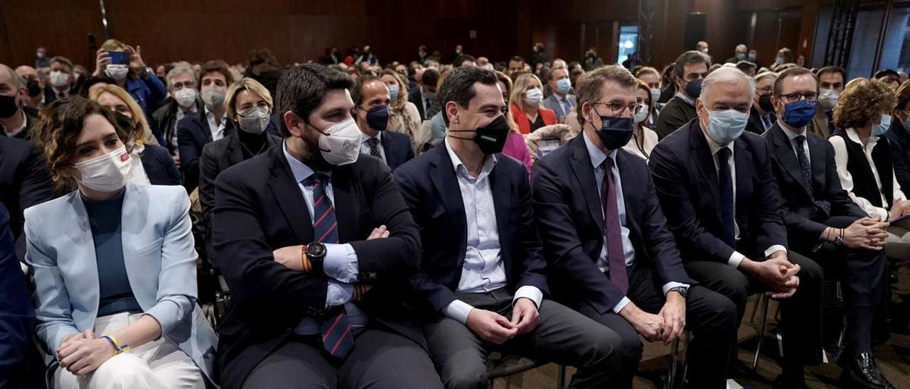 Alberto Núñez Feijóo y González Pons en la Junta Directiva Nacional del PP la semana pasada.