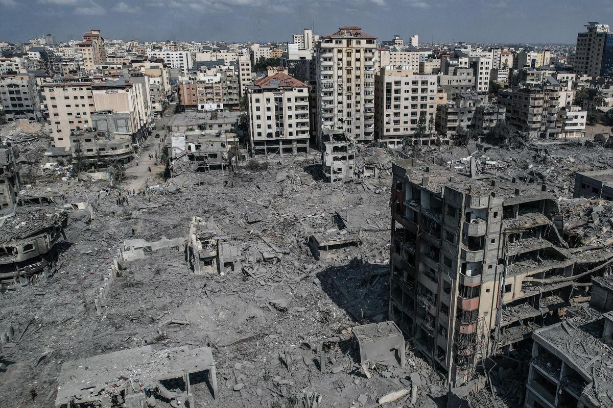 Edificios destruidos por bombardeos israelíes en el centro de la ciudad de Gaza, el 10 de octubre de 2023.