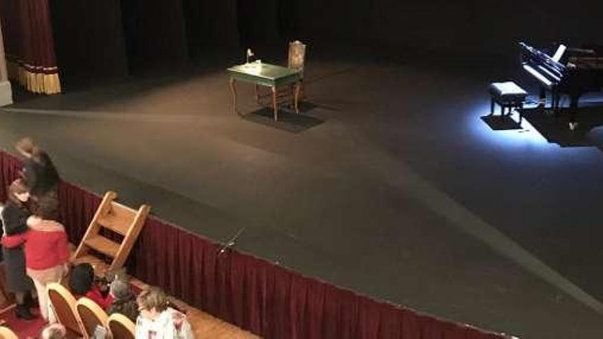 Un momento de la representación de &quot;Una habitación propia&quot;, anoche, en el teatro Jovellanos.