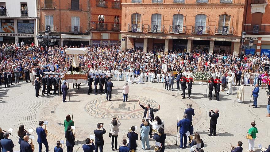 Semana Santa en Benavente: La caída del manto deja paso a la Pascua