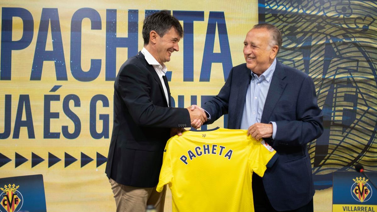 Pacheta, el día de su presentación, junto al presidente del Villarreal, Fernando Roig