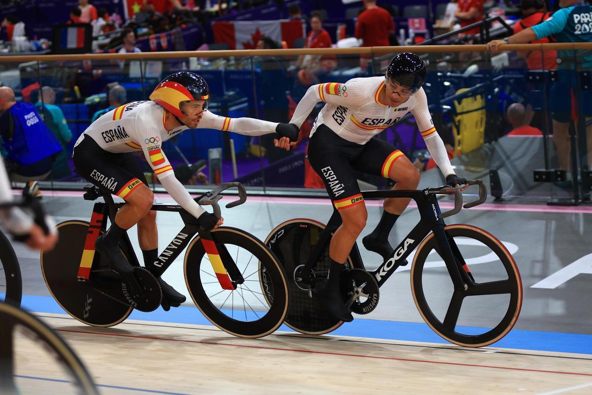 Sebastian Mora y Albert Torres en la final madison de ciclismo en pista.