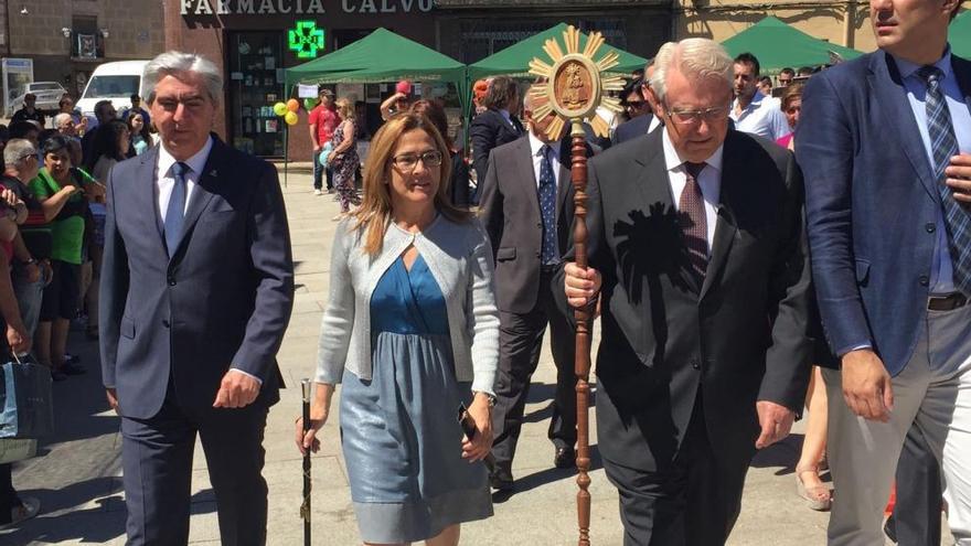 Autoridades durante la celebración de La Salud, esta mañana en Alcañices.