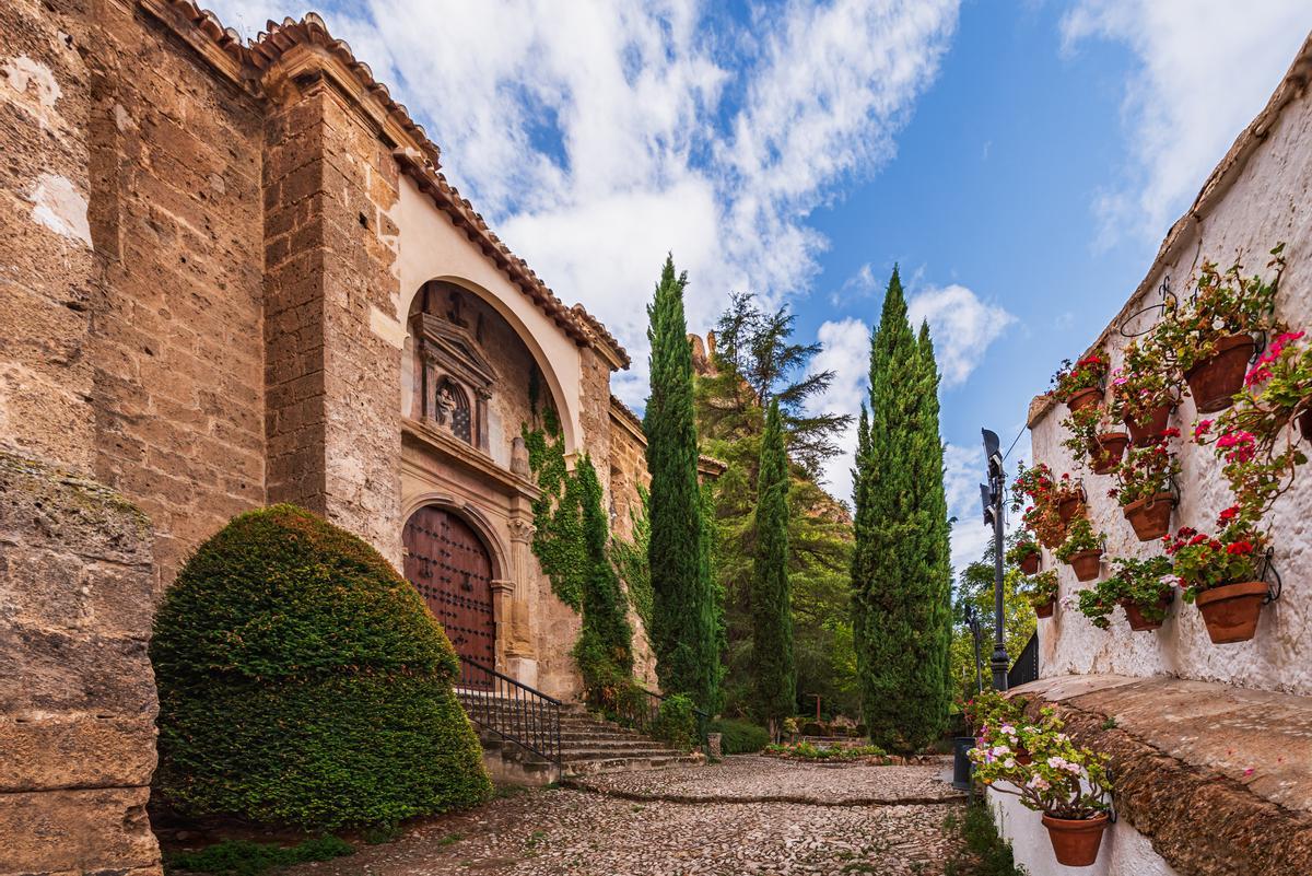 Entrada a la iglesia de la Virgen de los Ángeles en Castril