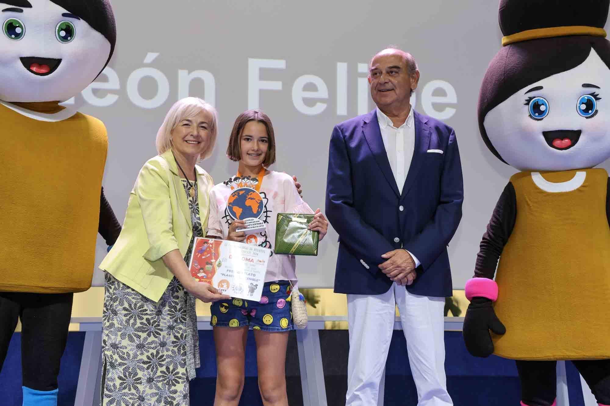 Entrega de premios del concurso infantil de relatos cortos "Cuéntame un cuento para comer" en el Club INFORMACIÓN organizado por COES