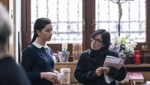 Alauda Ruiz de Azúa en el rodaje de Los domingos.