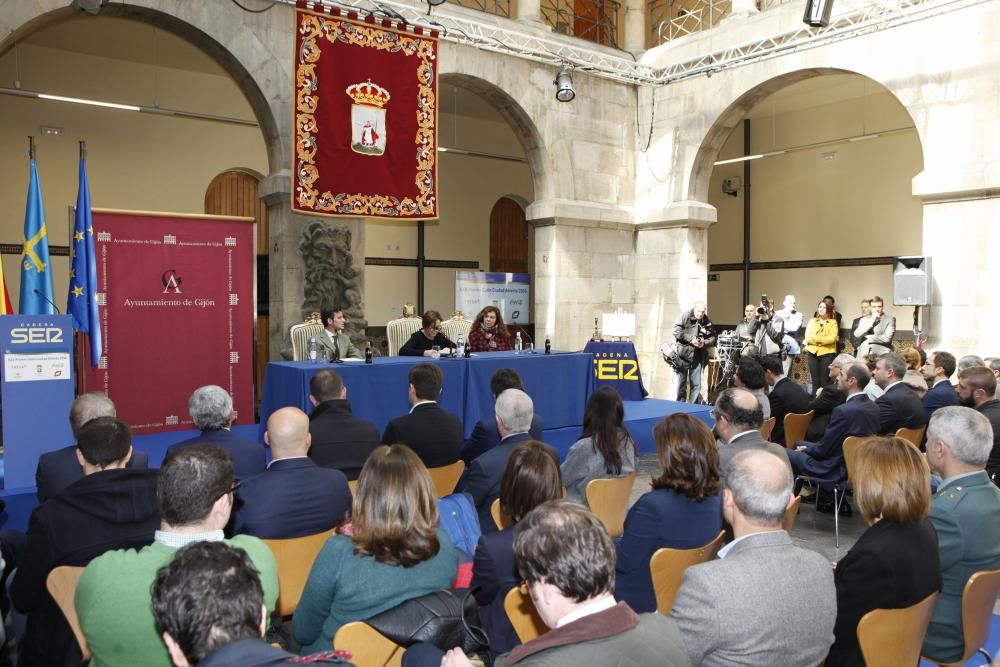 Cadena SER Gijón otorga el premio Gijón Ciudad Abierta a la asociación Una ciudad para todos, en el Antiguo Instituto