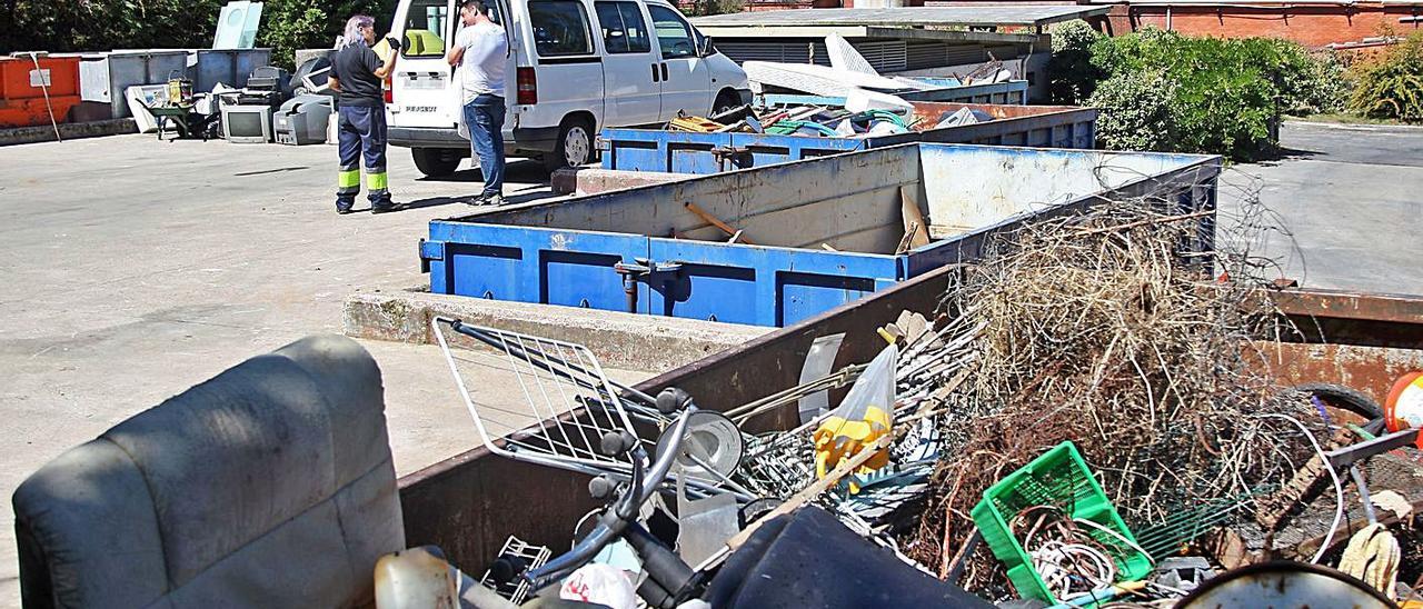 El programa “Barrios limpios” incluirá la promoción del uso del punto limpio. |  // BERNABÉ / JUAN CARLOS ASOREY