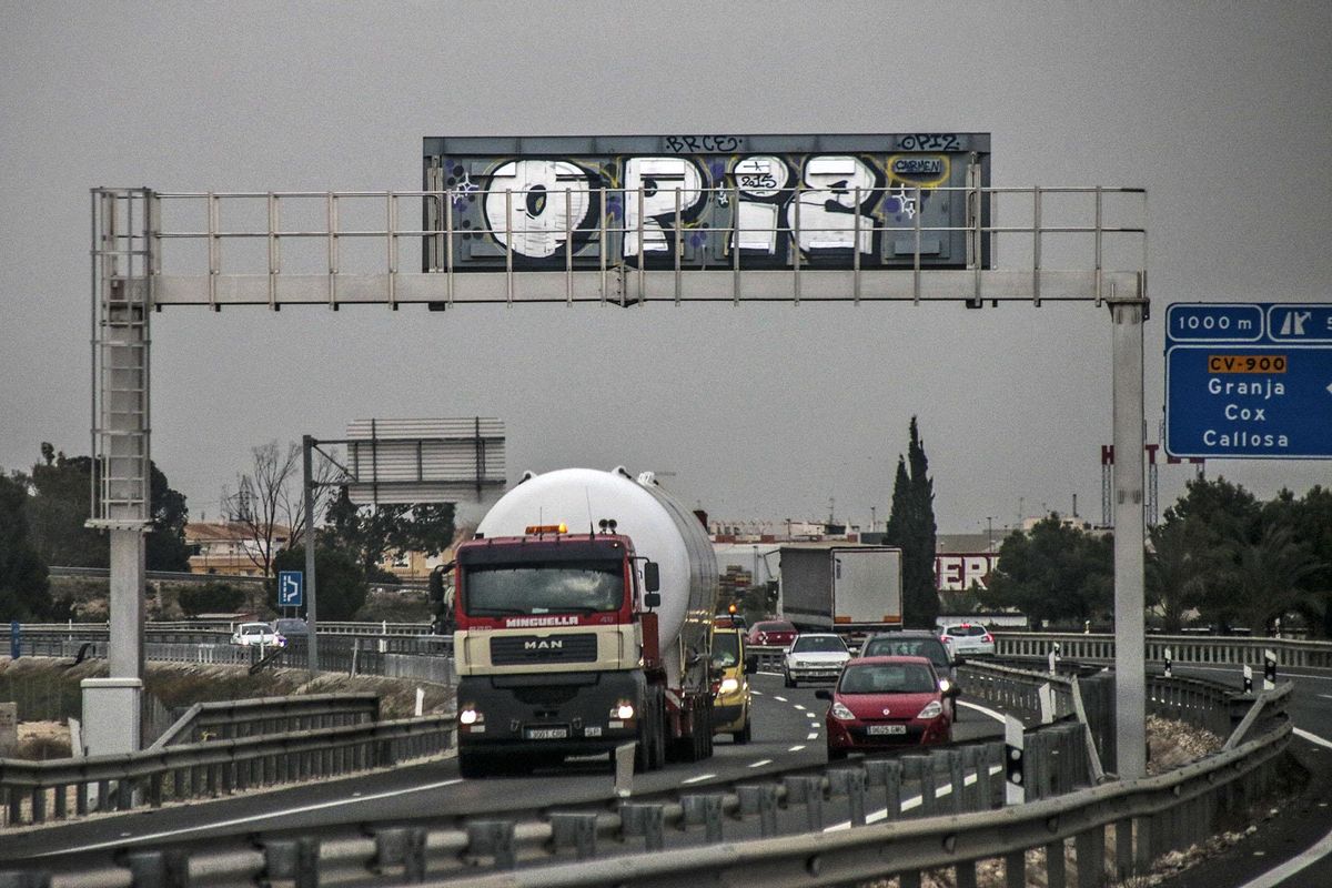 Un imagen de la autopista a su paso por la Vega Baja.