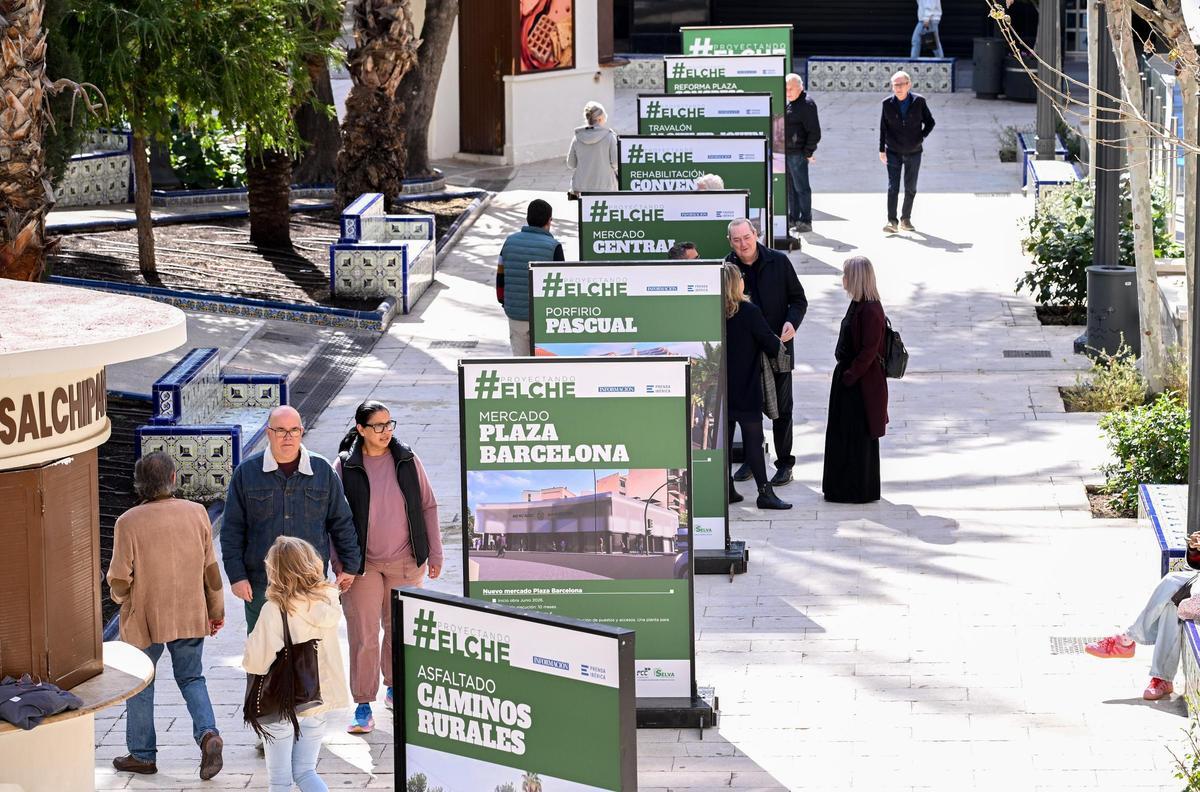 Los paneles repasan las principales líneas de actuación que se están llevando a cabo en la ciudad.