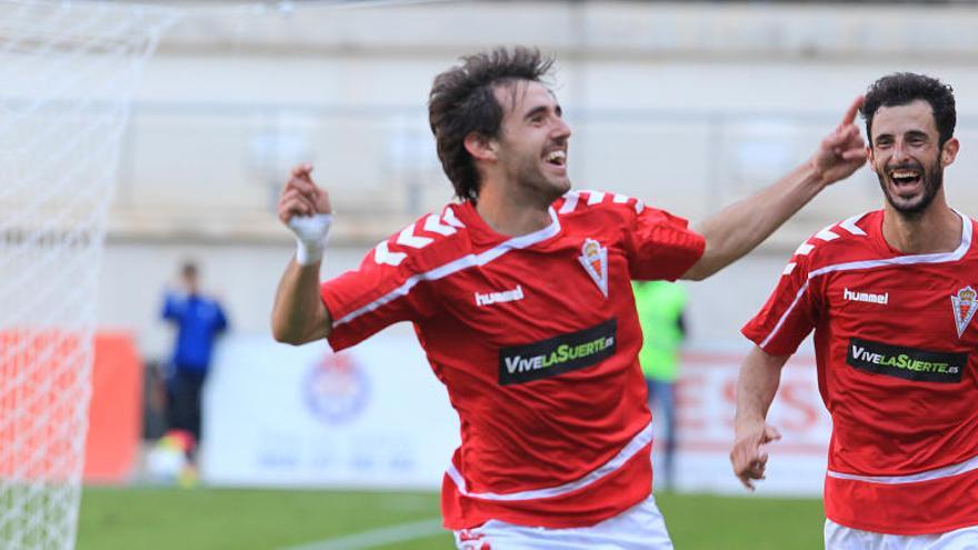 Sergio García celebra el segundo tanto ante el Cartagena junto a Gorka Azkorra.