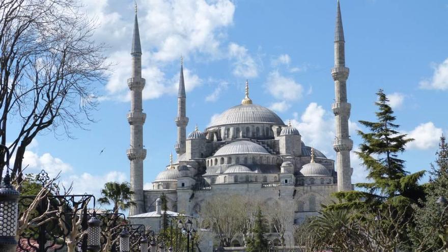 La Mezquita Azul es uno de los lugares más visitados de Estambul.