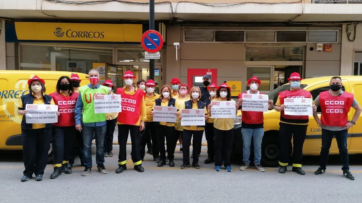 Una protesta organizada por UGT por el recorte del servicio.