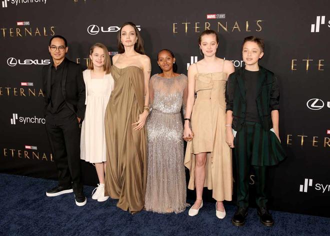 Angelina con sus hijos, que la acompañan en todos los estrenos de 'Eternals' por el mundo