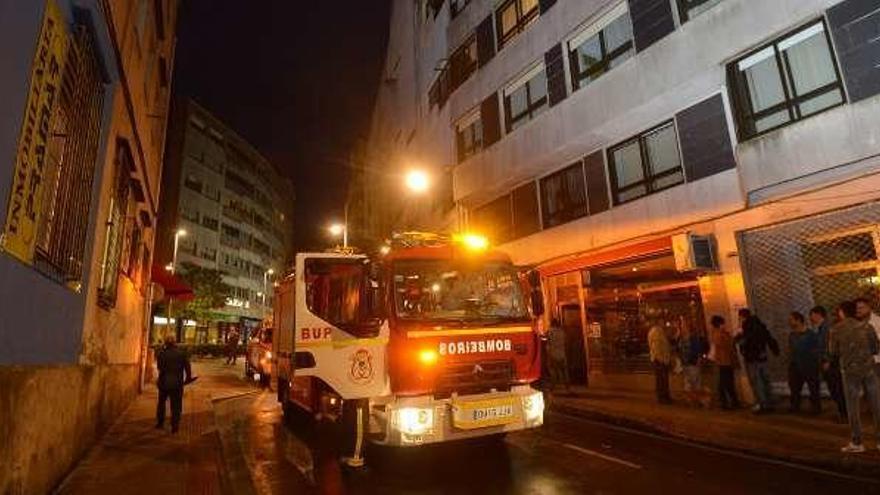 Los Bomberos acudieron al lugar. // G. Santos