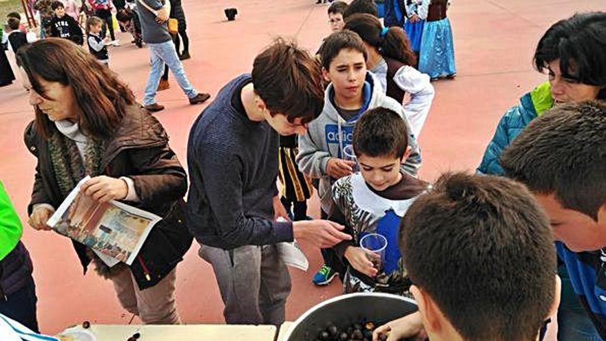 Celebración de un pasado magosto en el colegio de &quot;Sansueña&quot;.