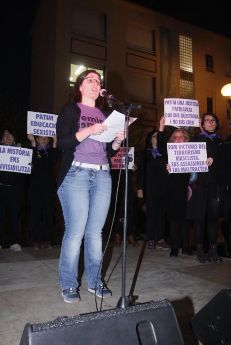 Multitudinària manifestació feminista a Girona