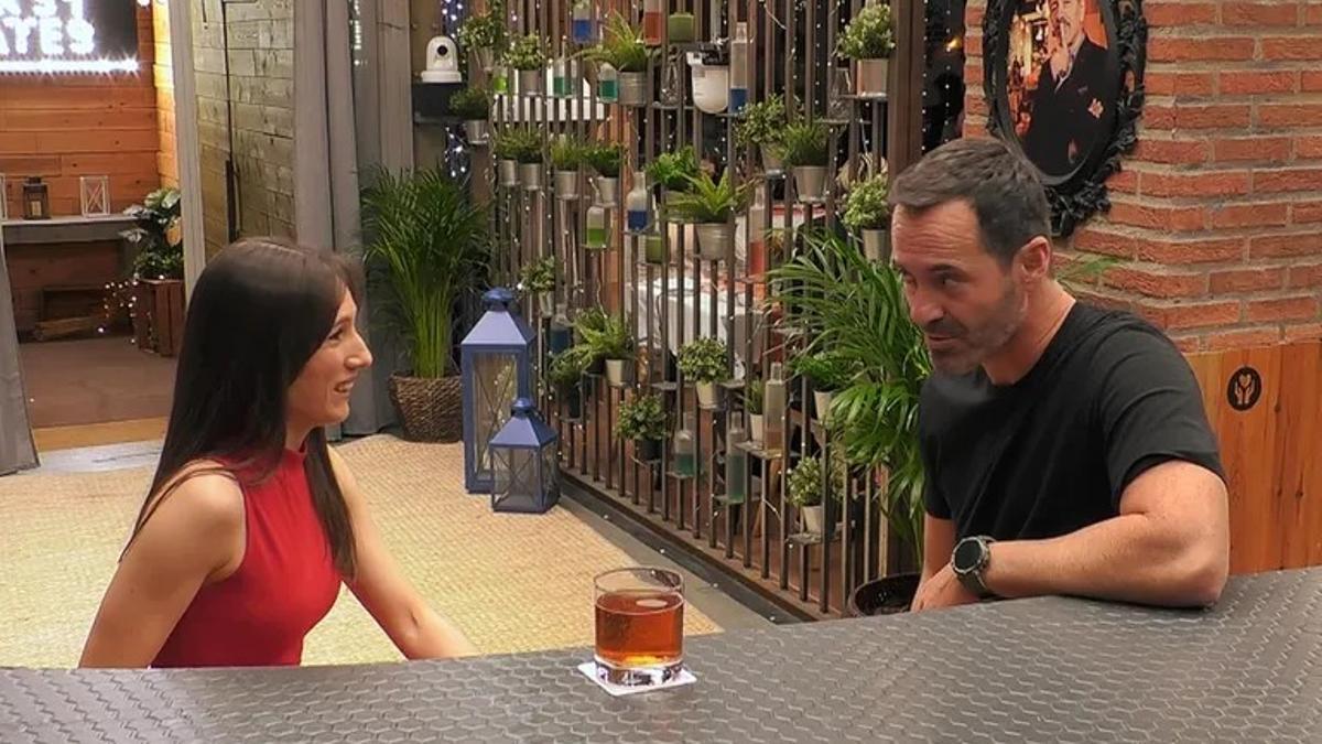 El soltero zaragozano con su cita.