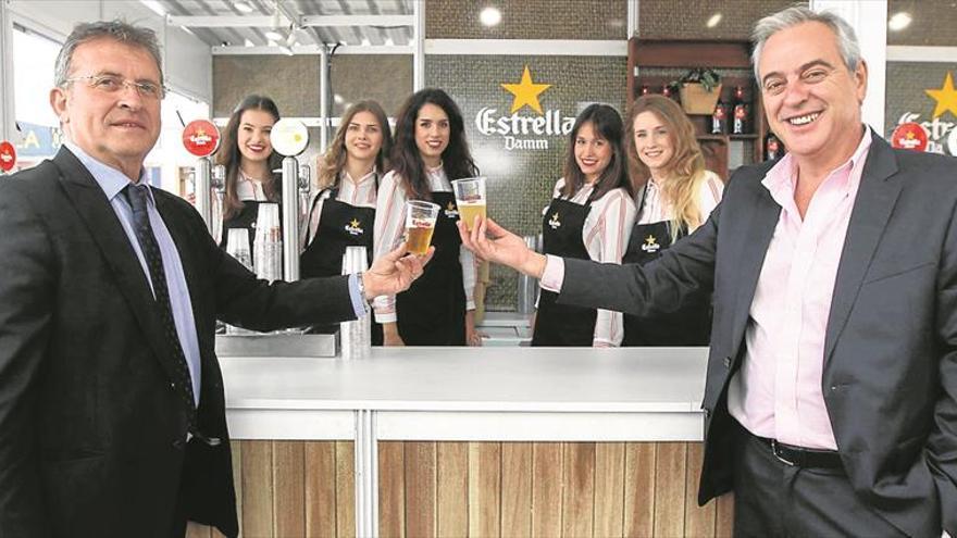 Estrella Damm sirve la cerveza más fresca de estas fiestas 2017