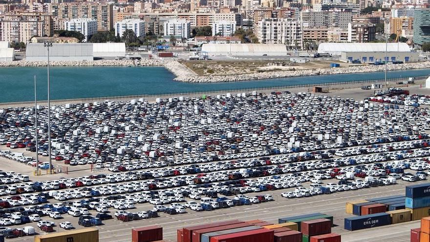 Instalaciones del muelle 9 para la llegada de los vehículos de importación.