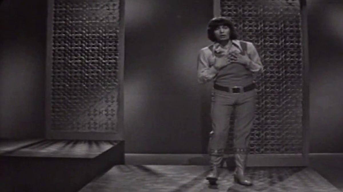 Tony Ronald canta la cançó ’Help’.