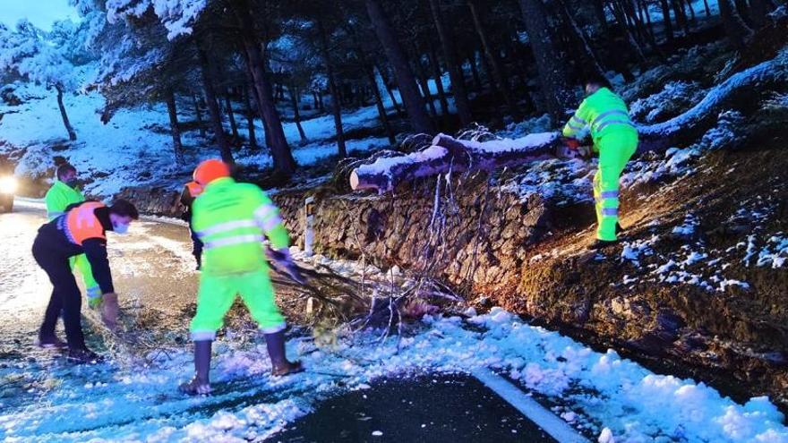 La borrasca Filomena lleva la nieve de la sierra hasta el corazón de El Burgo