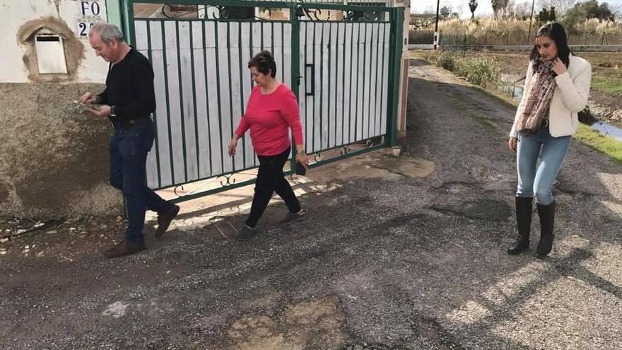 El PP visita a los vecinos afectados por las inundaciones en el Camí Fondo