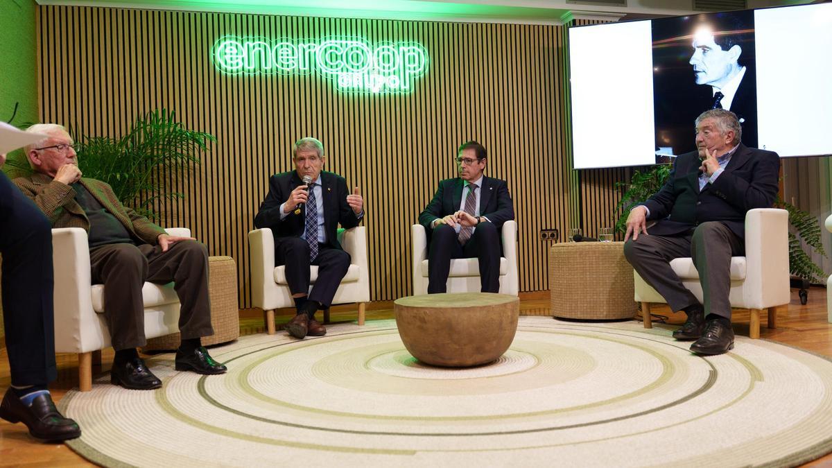 Tertulia con la que se iniciaban el sábado los actos conmemorativos del centenario de la Cooperativa Eléctrica de Crevillent