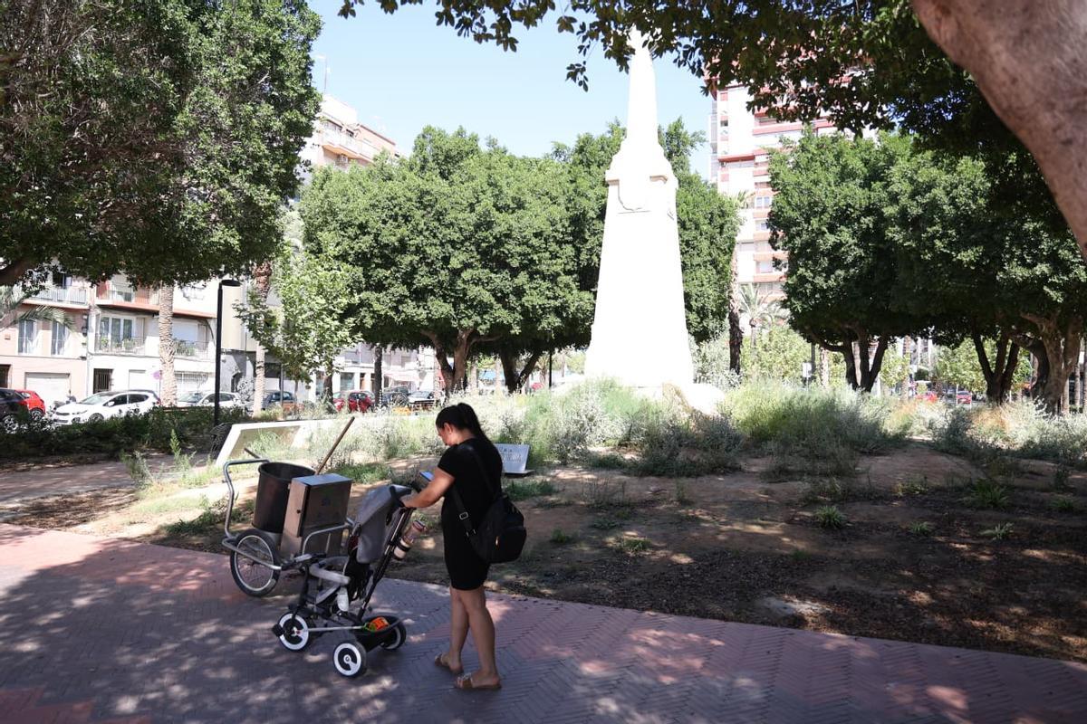 La zona donde se encuentra la Cruz tampoco se libra de la falta de atención