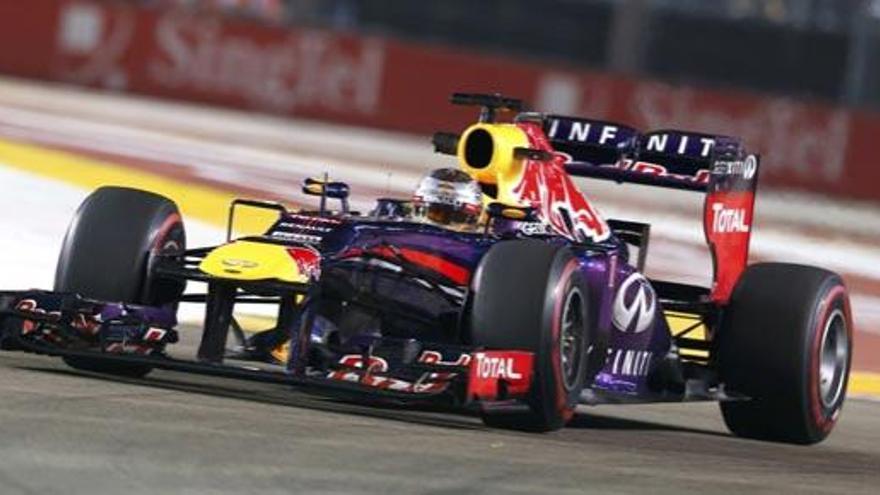 Vettel suma otra pole y Alonso, de nuevo a remontar en Singapur