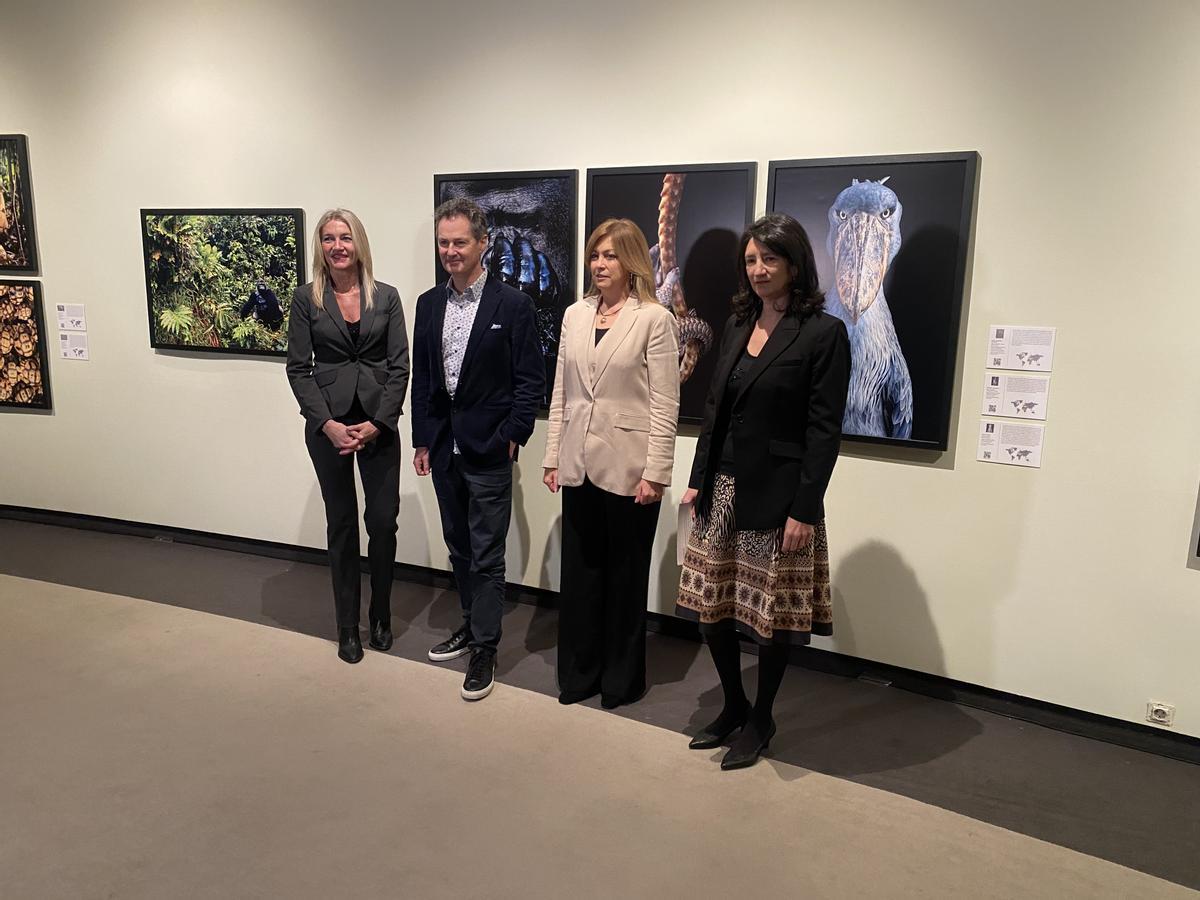 Un momento durante la presentación de la exposición en Vigo.