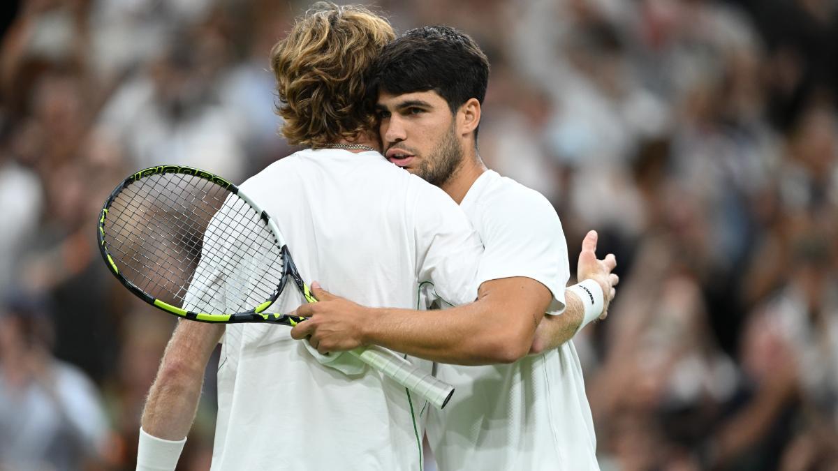 Alcaraz y Rublev se saludan tras su último enfrentamiento
