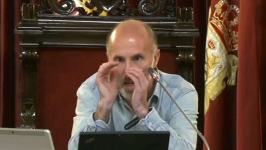 El alcalde de Ourense a un fotógrafo en el pleno: «Está 20 minutos a ver si pilla una foto, el tío; un paparazzi»