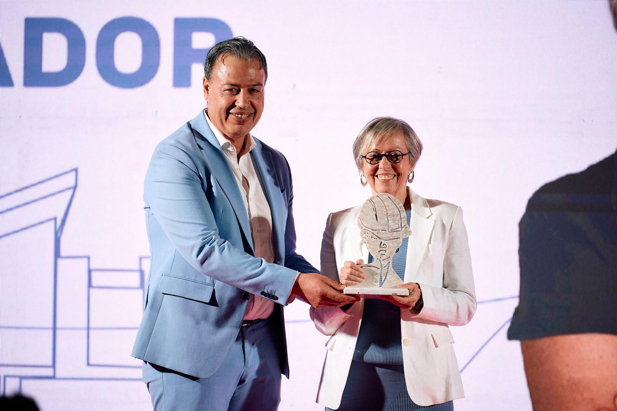 Encuentro Homenaje a la Mujer dedicada a los sectores de la construcción, transportes y puertos