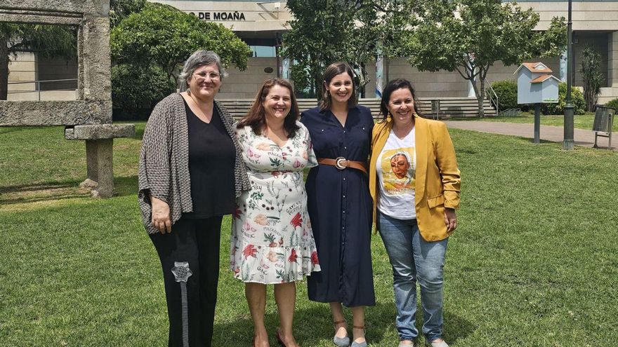 Montserrat Casacuberta, Araceli Gestido, Leticia Santos y Ana Miranda, ayer en Moaña.